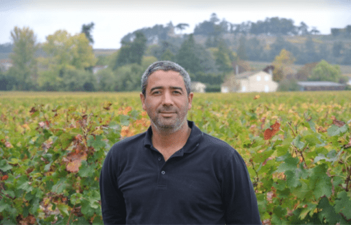 Portrait de Mohamed Lahlou dans les vignes du Château Trapaud