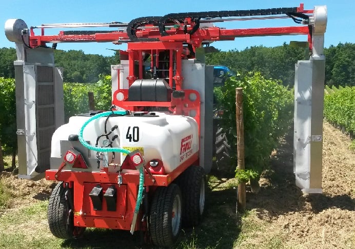 un pulvérisateur Friuli équipe de buses anti-dérive