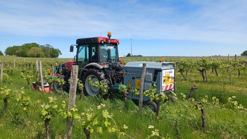 système de désherbage électrique en fonctionnement dans les vignes